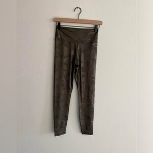 🖤 Shop Talulah Graham Camo Leggings – Size Small – NEW
